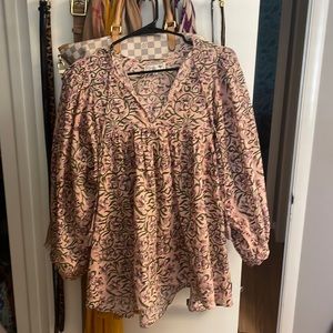 Mille flower top size small - fits like a small- medium